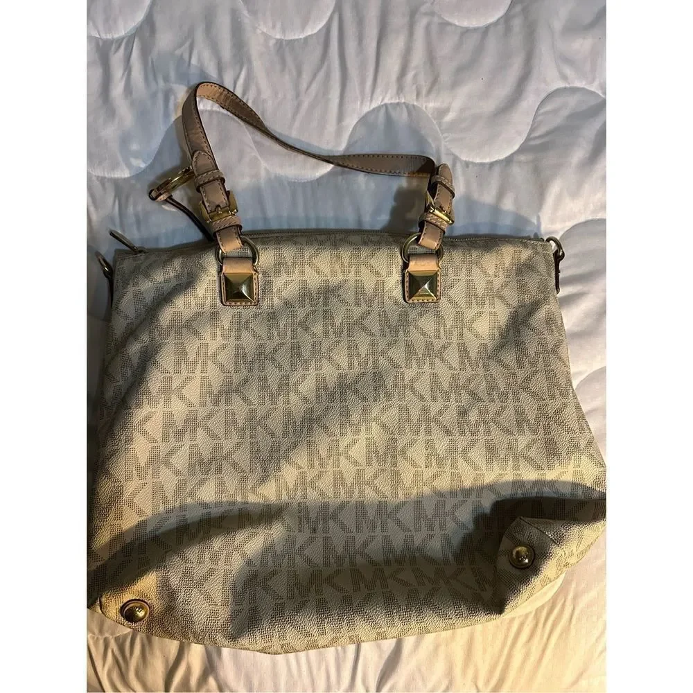 Michael Kors Purse Cream White Color - Picture 2 of 10